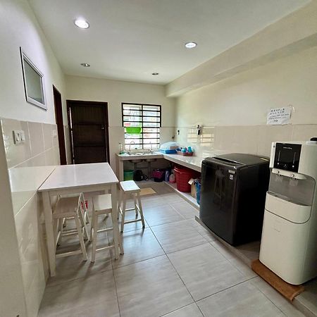 Meng Meng Guesthouse Куантан Экстерьер фото