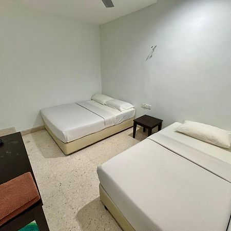 Meng Meng Guesthouse Куантан Экстерьер фото