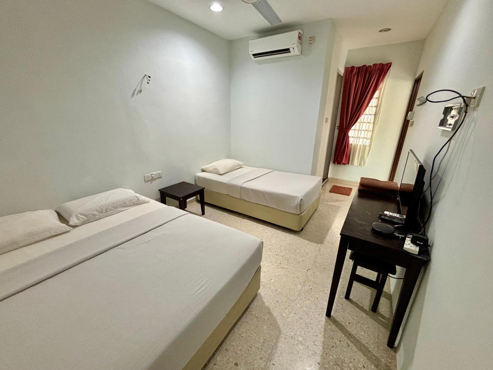 Meng Meng Guesthouse Куантан Экстерьер фото