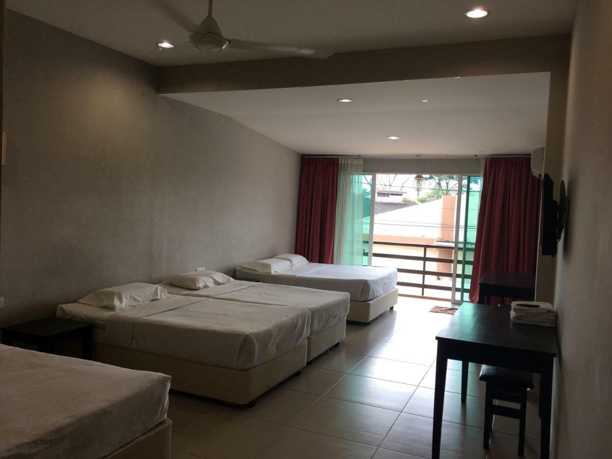 Meng Meng Guesthouse Куантан Экстерьер фото